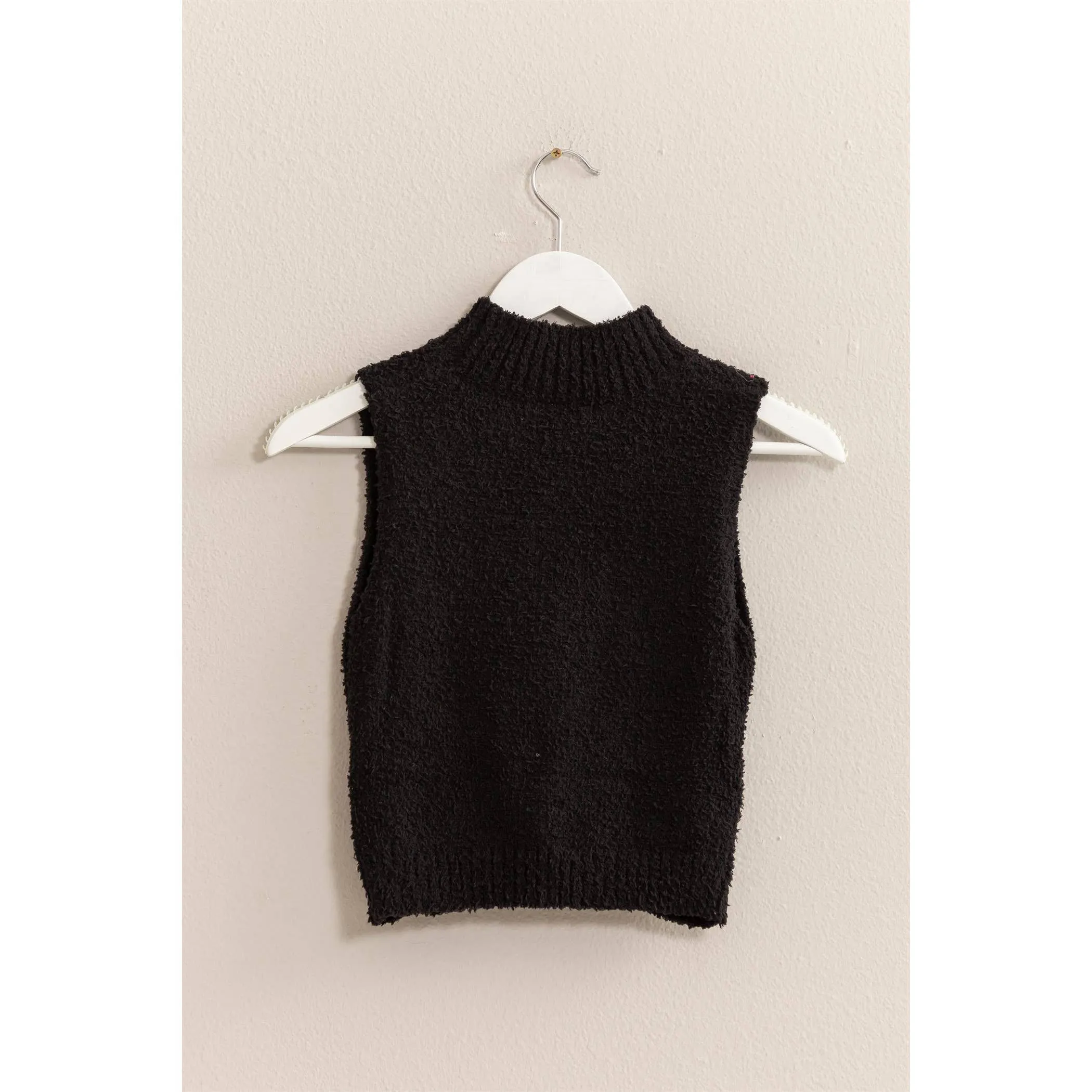 SLEEVELESS FUZZY KNIT TOP: CREAM
